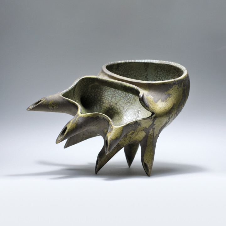 Scultura intitolato "La guêpe [Ossa]" da Andrii Kyrychenko, Opera d'arte originale, Ceramica